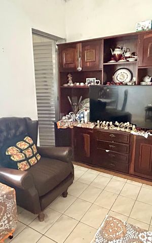 Casa à venda com 250m², 2 quartos e 1 vaga Casa à venda com 250m², 2 quartos e 1 vagaSala