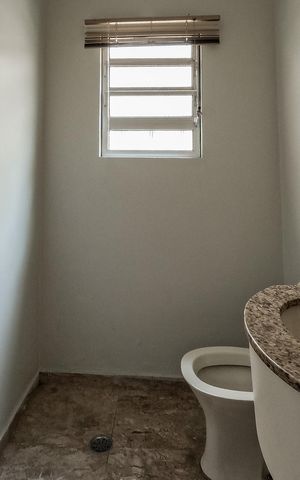 Casa à venda com 100m², 3 quartos e 2 vagas Casa à venda com 100m², 3 quartos e 2 vagasLavabo