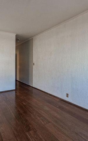 Casa à venda com 100m², 3 quartos e 2 vagas Casa à venda com 100m², 3 quartos e 2 vagasSala