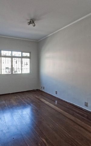 Casa à venda com 100m², 3 quartos e 2 vagas Casa à venda com 100m², 3 quartos e 2 vagasSala