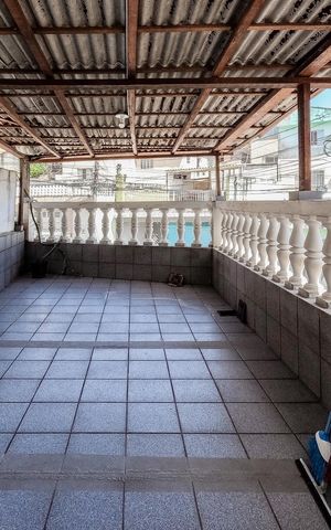 Casa à venda com 100m², 3 quartos e 2 vagas Casa à venda com 100m², 3 quartos e 2 vagasVaranda