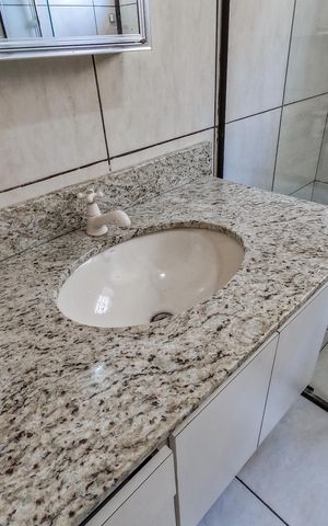 Casa à venda com 100m², 3 quartos e 2 vagas Casa à venda com 100m², 3 quartos e 2 vagasBanheiro da Suíte