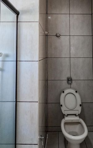 Casa à venda com 100m², 3 quartos e 2 vagas Casa à venda com 100m², 3 quartos e 2 vagasBanheiro da Suíte