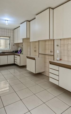 Casa à venda com 100m², 3 quartos e 2 vagas Casa à venda com 100m², 3 quartos e 2 vagasCozinha