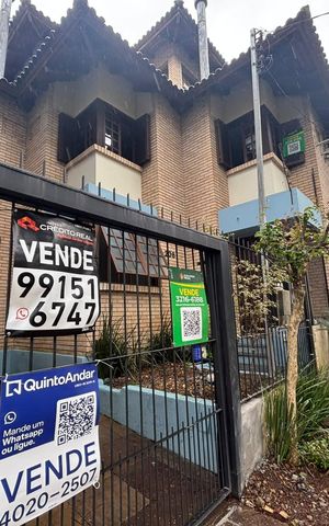 Casa à venda com 160m², 4 quartos e 1 vaga Casa à venda com 160m², 4 quartos e 1 vagaFachada