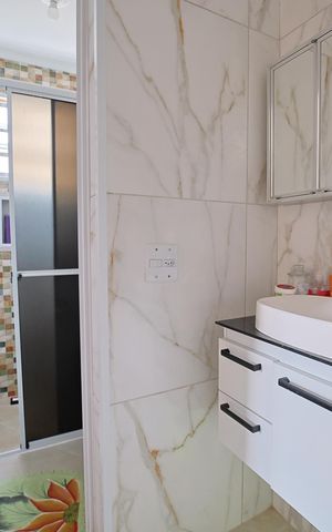 Apartamento para alugar com 60m², 2 quartos e sem vagaBanheiro