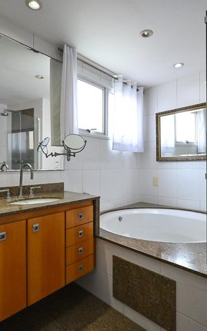 Apartamento para alugar com 248m², 4 quartos e 4 vagasBanheiro da Suíte  3