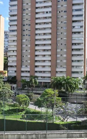 Apartamento para alugar com 248m², 4 quartos e 4 vagasVista da Suíte 2