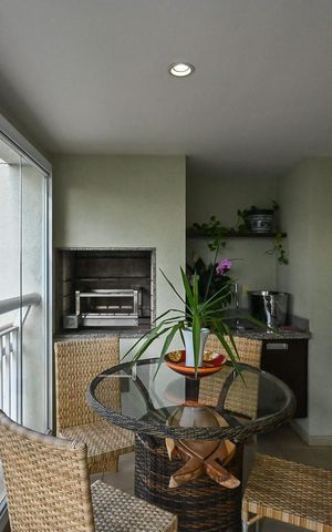 Apartamento para alugar com 248m², 4 quartos e 4 vagasVaranda