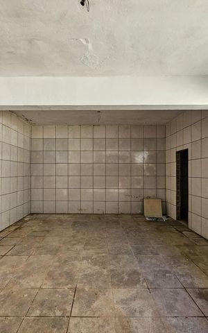 Casa à venda com 300m², 5 quartos e 4 vagas Casa à venda com 300m², 5 quartos e 4 vagasGaragem