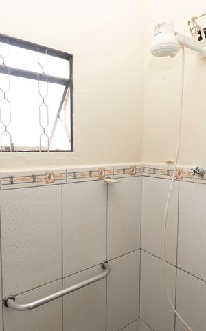 Casa para alugar com 80m², 3 quartos e 2 vagasBanheiro