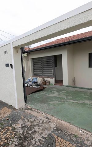 Casa para alugar com 80m², 3 quartos e 2 vagasFachada
