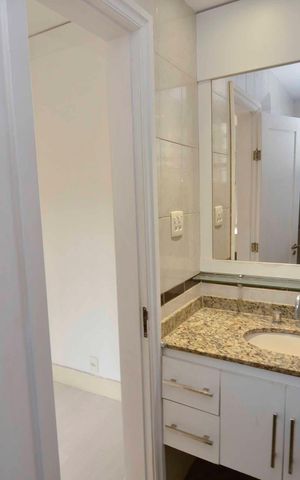 Apartamento para alugar com 123m², 2 quartos e 2 vagas Apartamento para alugar com 123m², 2 quartos e 2 vagasBanheiro da Suíte