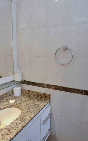 Apartamento para alugar com 123m², 2 quartos e 2 vagas Apartamento para alugar com 123m², 2 quartos e 2 vagasBanheiro da Suíte