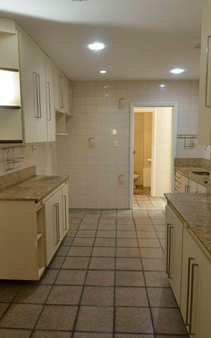 Apartamento para alugar com 123m², 2 quartos e 2 vagas Apartamento para alugar com 123m², 2 quartos e 2 vagasCozinha