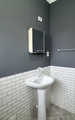 Casa para alugar com 100m², 2 quartos e 2 vagas Casa para alugar com 100m², 2 quartos e 2 vagasBanheiro Social2