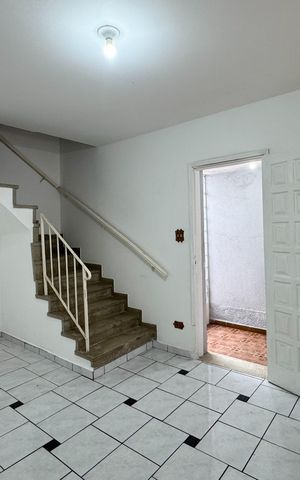 Casa para alugar com 100m², 2 quartos e 2 vagas Casa para alugar com 100m², 2 quartos e 2 vagasSala