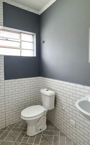 Casa para alugar com 100m², 2 quartos e 2 vagas Casa para alugar com 100m², 2 quartos e 2 vagasBanheiro Social 2