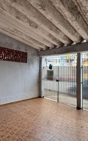 Casa para alugar com 100m², 2 quartos e 2 vagas Casa para alugar com 100m², 2 quartos e 2 vagasGaragem