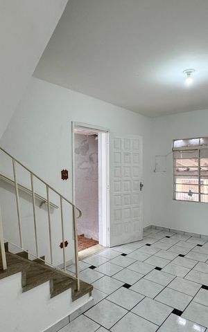 Casa para alugar com 100m², 2 quartos e 2 vagas Casa para alugar com 100m², 2 quartos e 2 vagasSala