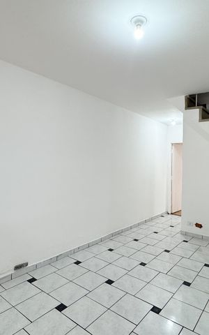 Casa para alugar com 100m², 2 quartos e 2 vagas Casa para alugar com 100m², 2 quartos e 2 vagasSala