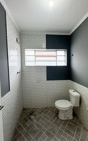 Casa para alugar com 100m², 2 quartos e 2 vagas Casa para alugar com 100m², 2 quartos e 2 vagasBanheiro Social 2