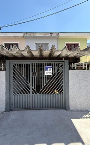 Casa à venda com 108m², 2 quartos e 1 vaga Casa à venda com 108m², 2 quartos e 1 vagaFachada