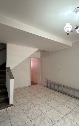 Casa à venda com 108m², 2 quartos e 1 vaga Casa à venda com 108m², 2 quartos e 1 vagaSala