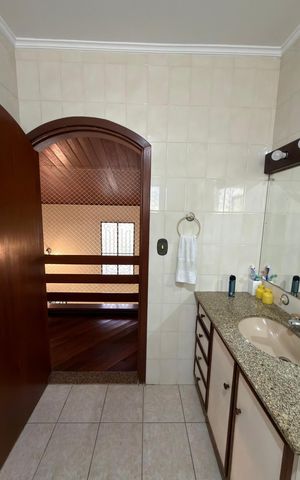 Casa de condomínio para alugar com 380m², 4 quartos e 3 vagasBanheiro Social