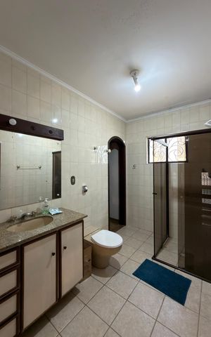 Casa de condomínio para alugar com 380m², 4 quartos e 3 vagasBanheiro Social