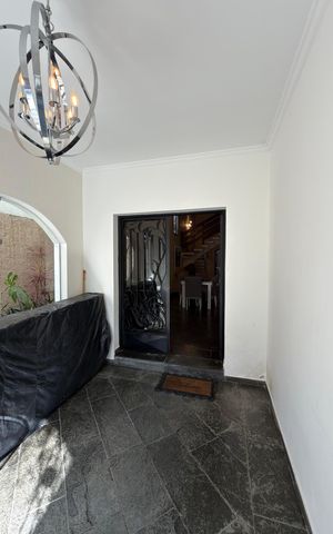 Casa de condomínio para alugar com 380m², 4 quartos e 3 vagasHall