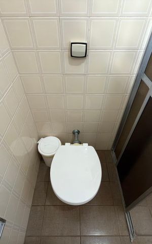 Casa de condomínio para alugar com 380m², 4 quartos e 3 vagasBanheiro de serviço