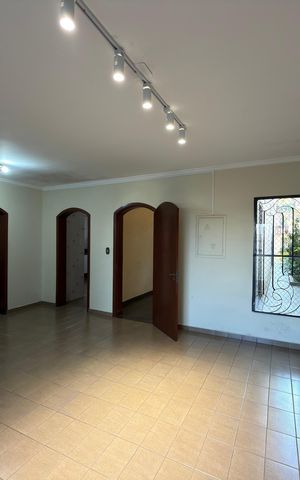 Casa de condomínio para alugar com 380m², 4 quartos e 3 vagasSala 4