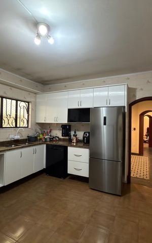 Casa de condomínio para alugar com 380m², 4 quartos e 3 vagasCozinha