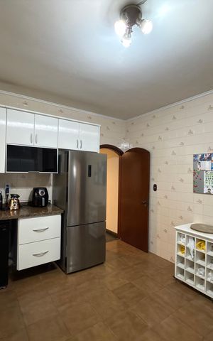 Casa de condomínio para alugar com 380m², 4 quartos e 3 vagasCozinha