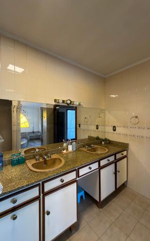 Casa de condomínio para alugar com 380m², 4 quartos e 3 vagasQuarto 1 - Suíte Banheiro 