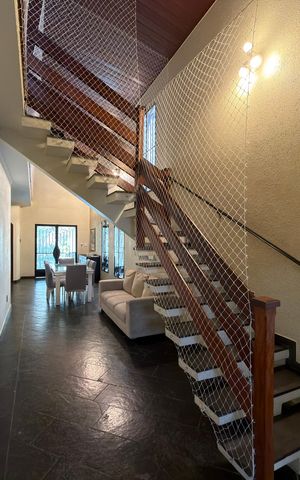 Casa de condomínio para alugar com 380m², 4 quartos e 3 vagasSala