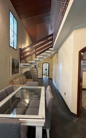 Casa de condomínio para alugar com 380m², 4 quartos e 3 vagasSala