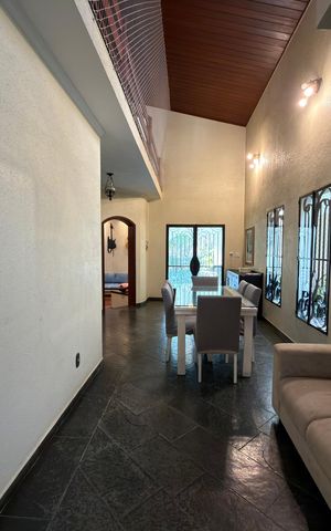 Casa de condomínio para alugar com 380m², 4 quartos e 3 vagasSala