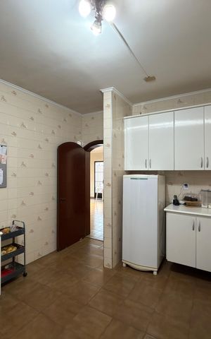 Casa de condomínio para alugar com 380m², 4 quartos e 3 vagasCozinha