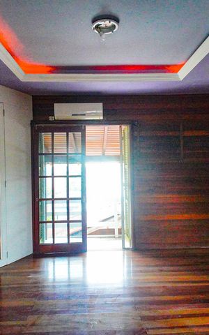 Casa à venda com 220m², 4 quartos e 4 vagas Casa à venda com 220m², 4 quartos e 4 vagassuite