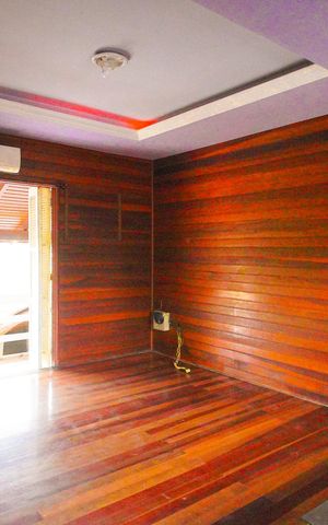 Casa à venda com 220m², 4 quartos e 4 vagas Casa à venda com 220m², 4 quartos e 4 vagassuite