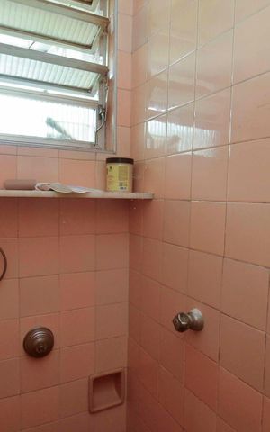 Apartamento à venda com 85m², 2 quartos e sem vaga Apartamento à venda com 85m², 2 quartos e sem vagaBanheiro de Serviço