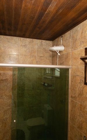 Casa à venda com 200m², 3 quartos e 4 vagas Casa à venda com 200m², 3 quartos e 4 vagasBanheiro da Suíte