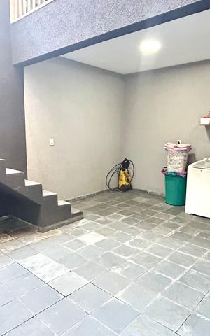 Casa à venda com 200m², 2 quartos e 5 vagas Casa à venda com 200m², 2 quartos e 5 vagasÁrea de Serviço