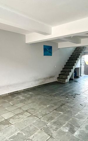 Casa à venda com 200m², 2 quartos e 5 vagas Casa à venda com 200m², 2 quartos e 5 vagasGaragem