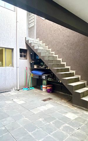 Casa à venda com 200m², 2 quartos e 5 vagas Casa à venda com 200m², 2 quartos e 5 vagasÁrea de Serviço