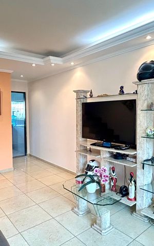 Casa à venda com 200m², 2 quartos e 5 vagas Casa à venda com 200m², 2 quartos e 5 vagasSala