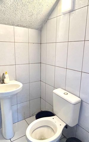 Casa à venda com 200m², 2 quartos e 5 vagas Casa à venda com 200m², 2 quartos e 5 vagasLavabo 1