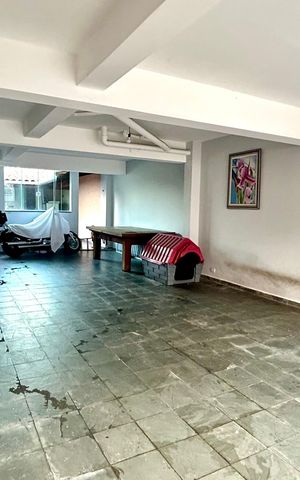 Casa à venda com 200m², 2 quartos e 5 vagas Casa à venda com 200m², 2 quartos e 5 vagasGaragem